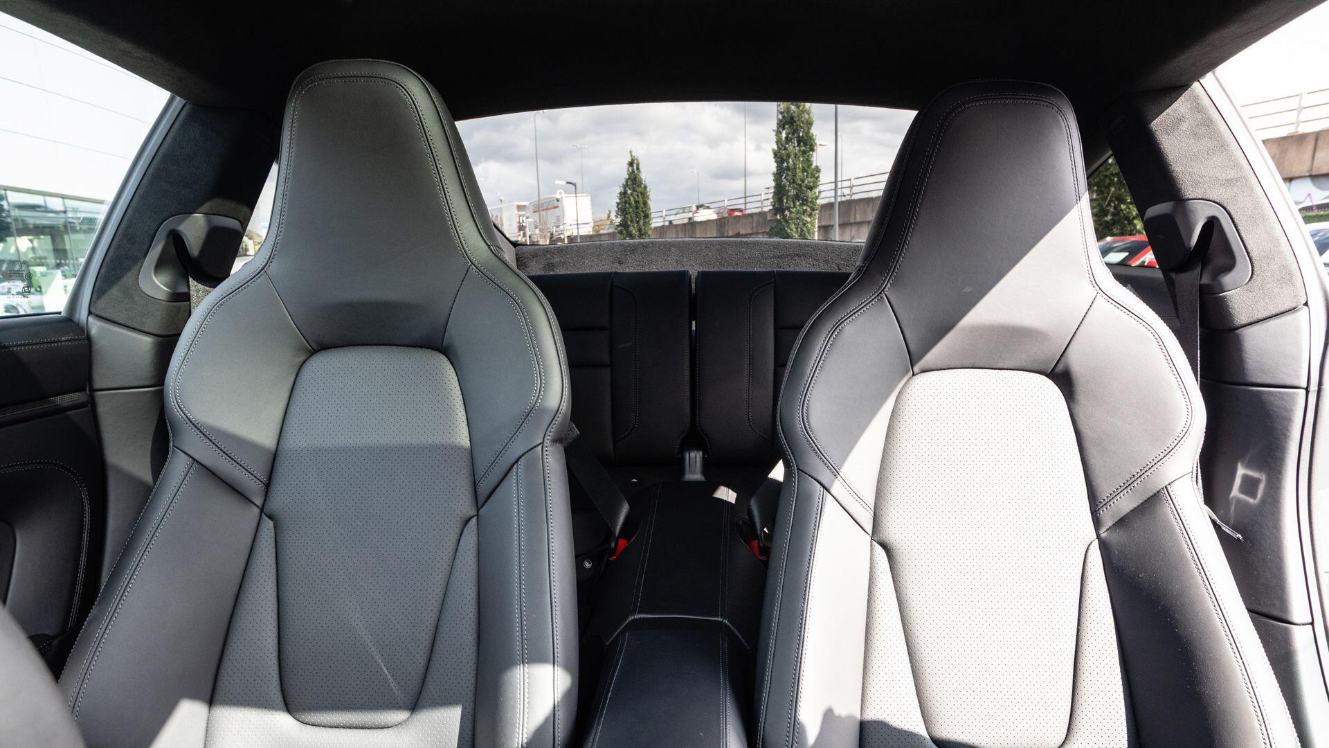 Porsche 911 view 13