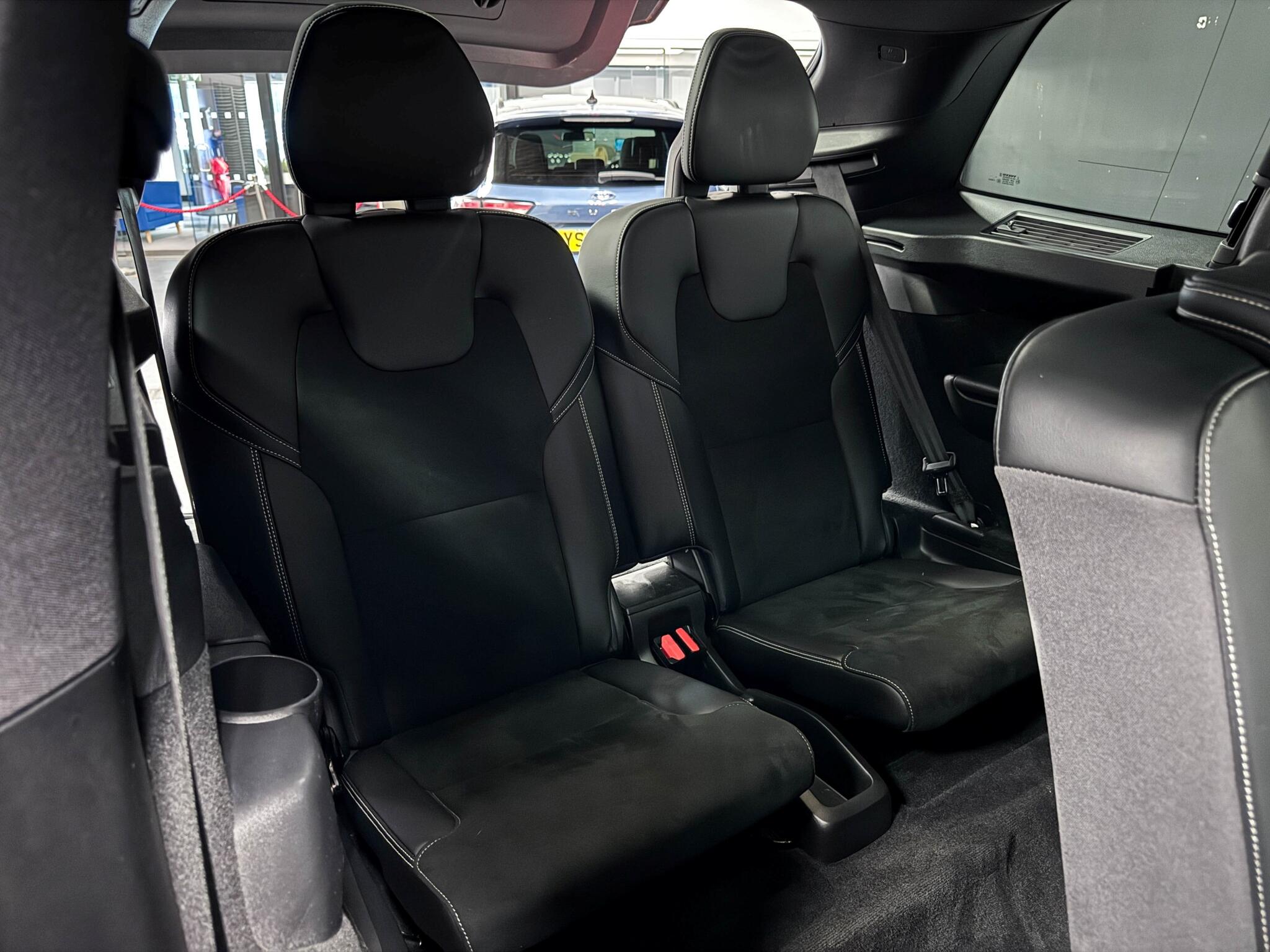 Volvo XC90 view 29