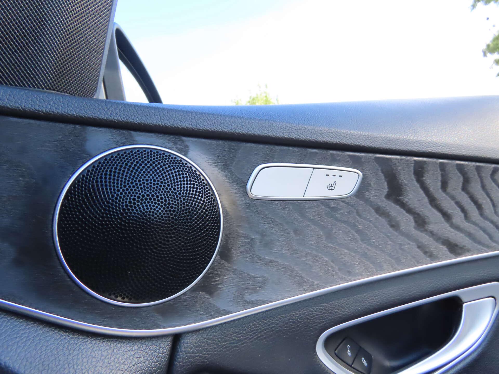 Mercedes-Benz C-Class view 13