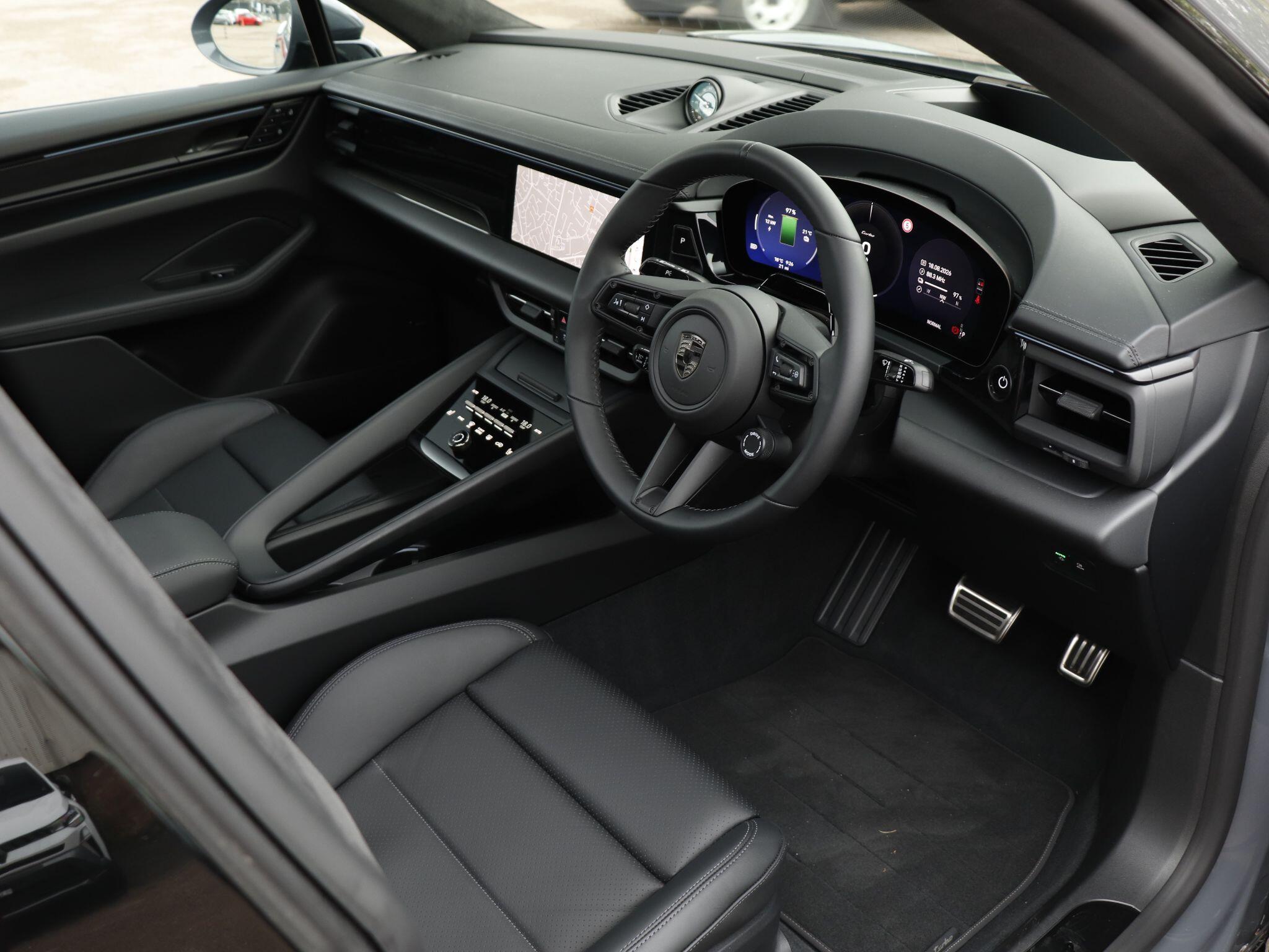 Porsche Macan view 10
