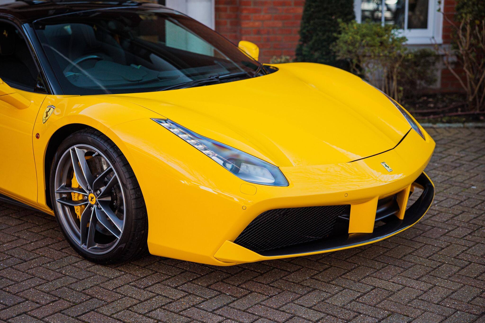 Ferrari 488 view 3