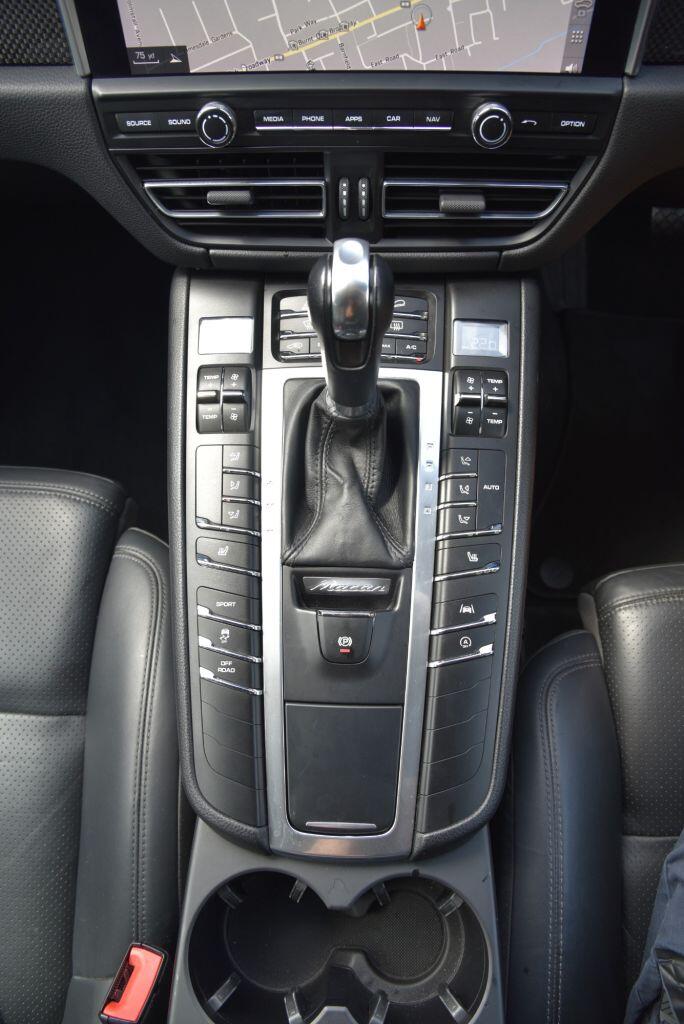 Porsche Macan view 41