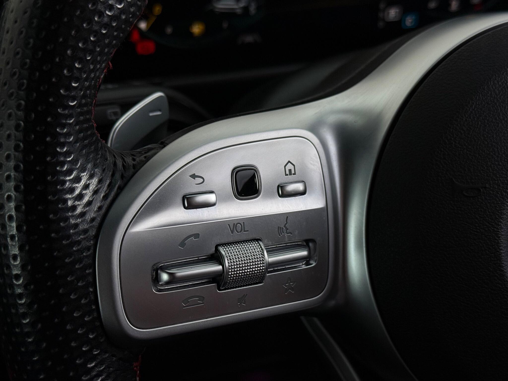 Mercedes-Benz GLB view 16