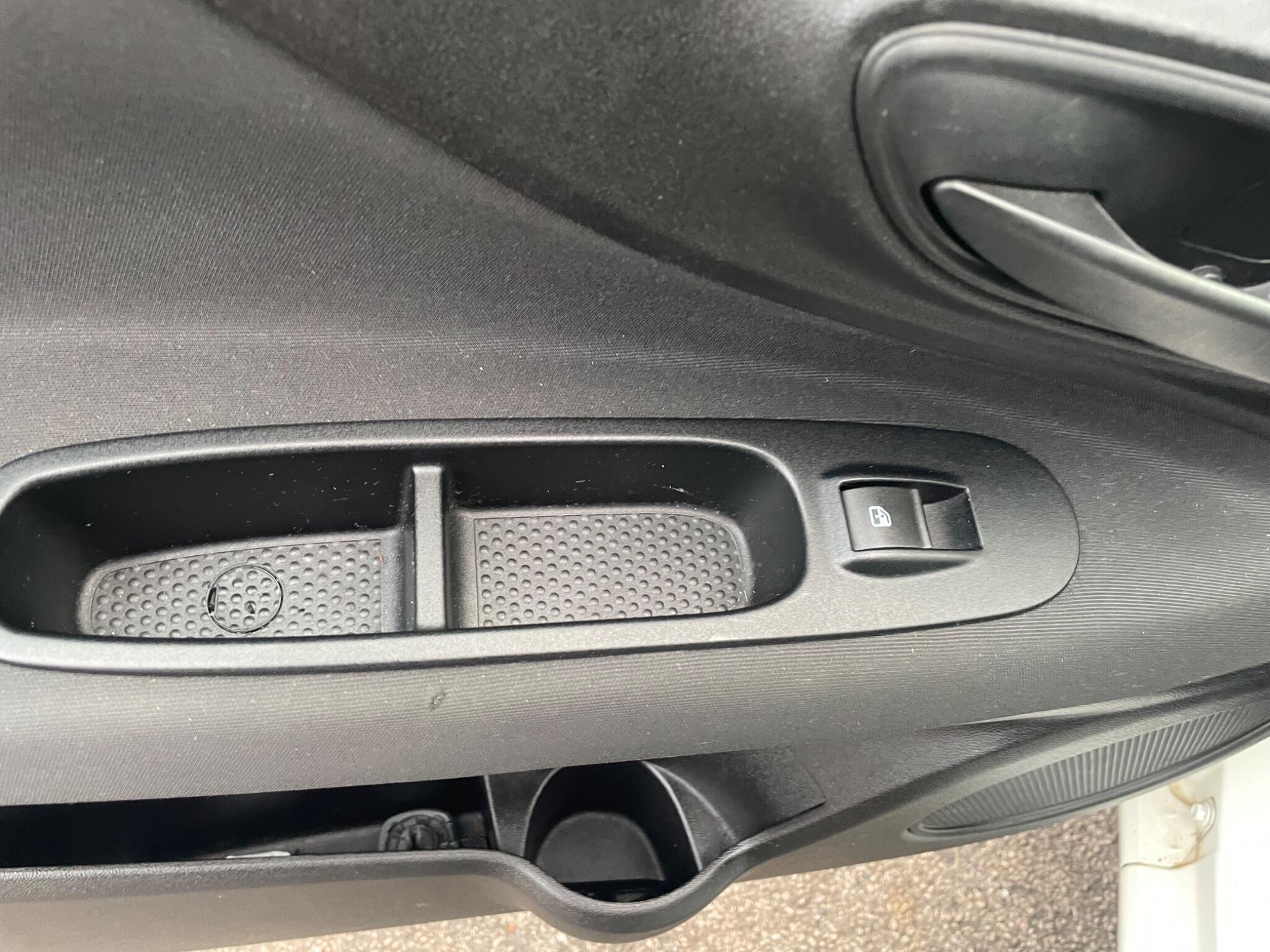 2011 Fiat Punto Evo image 38