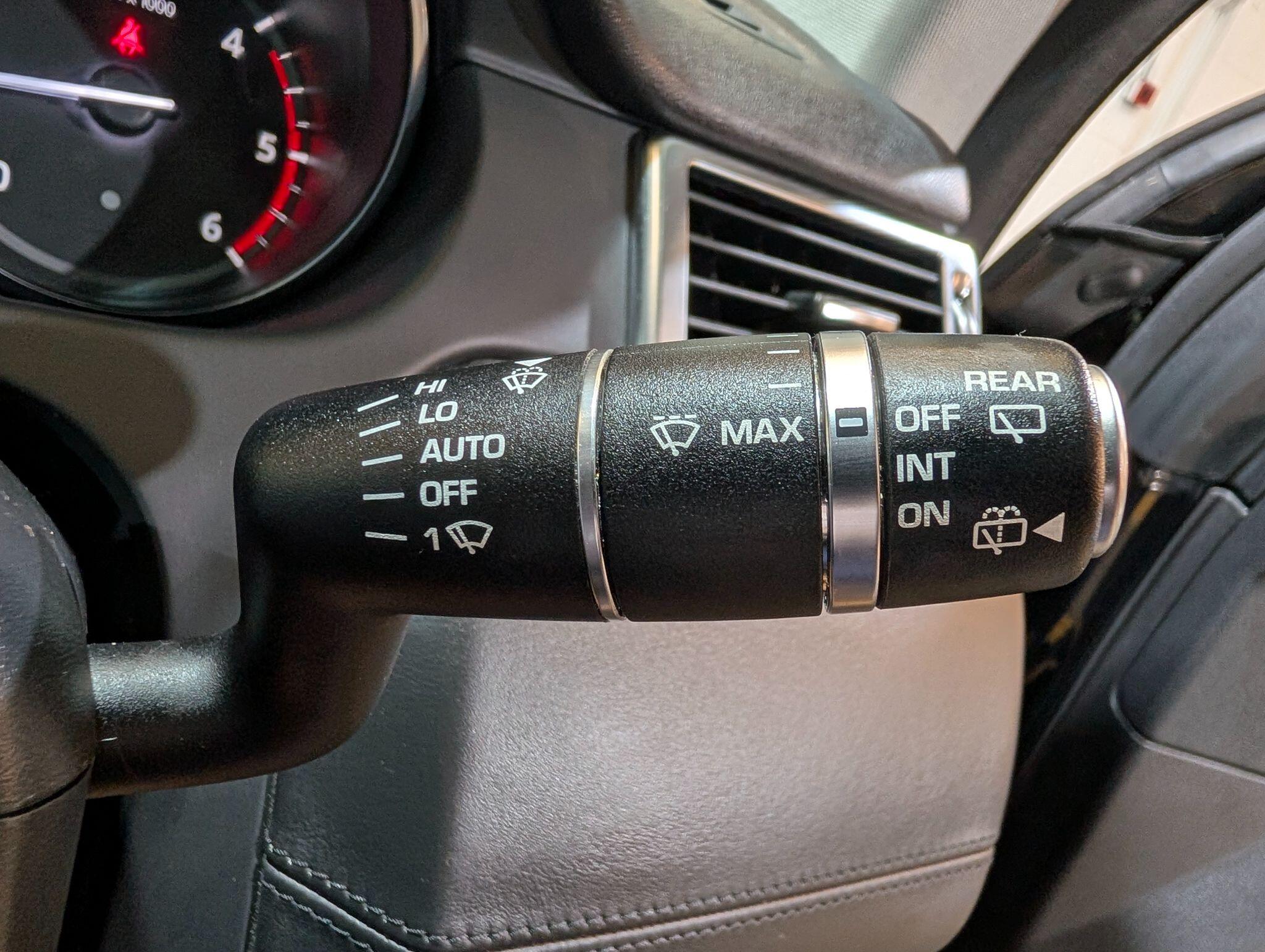 Land Rover Discovery Sport view 32