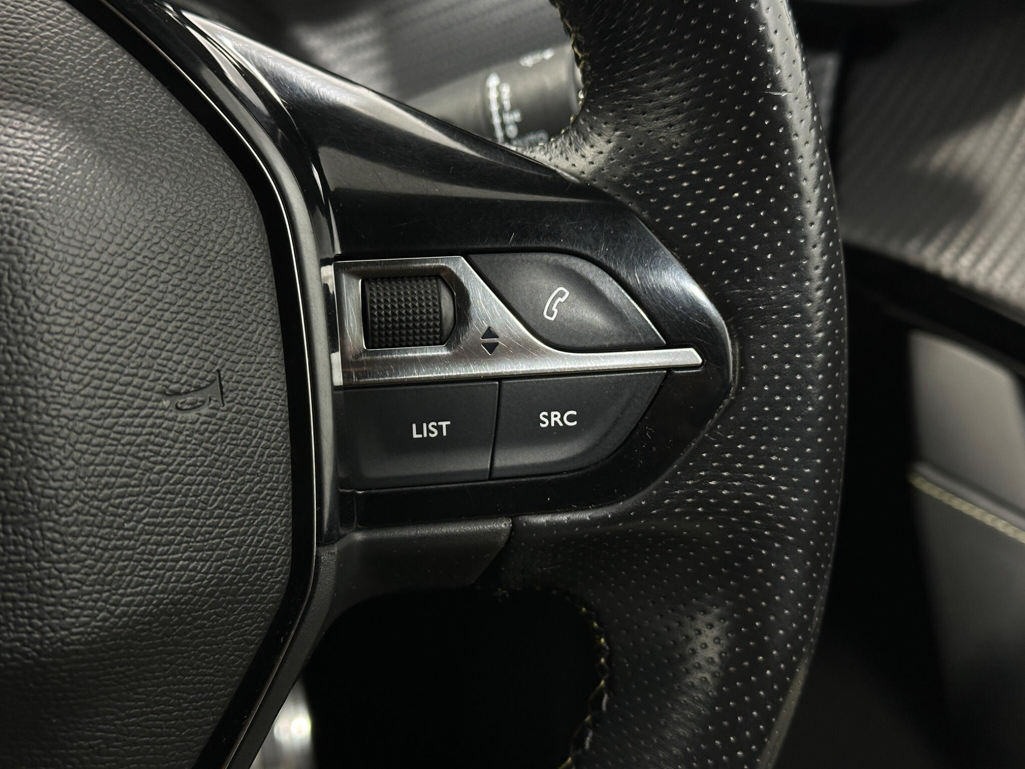 Peugeot 208 view 16