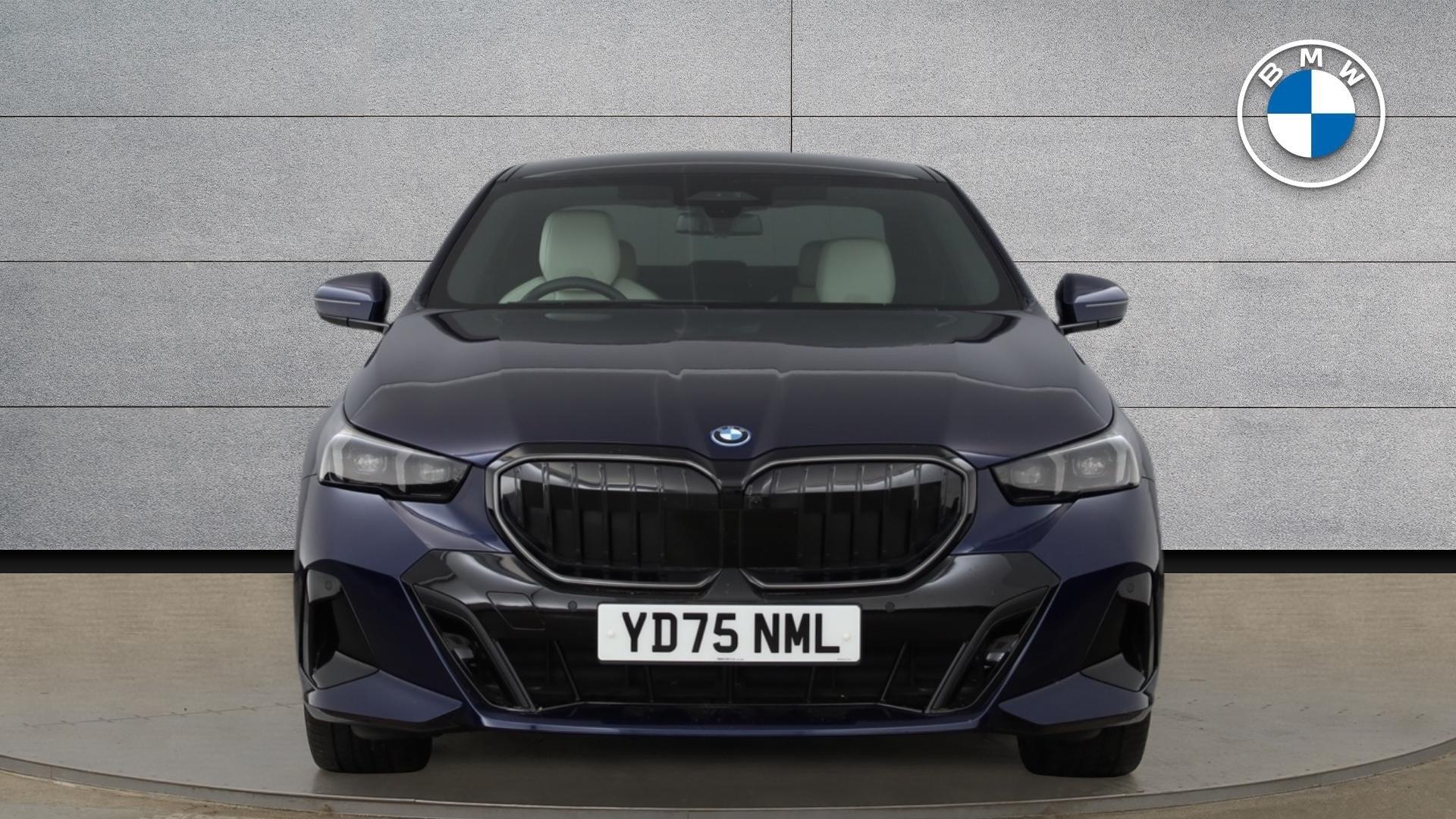 BMW 5 Series view 16