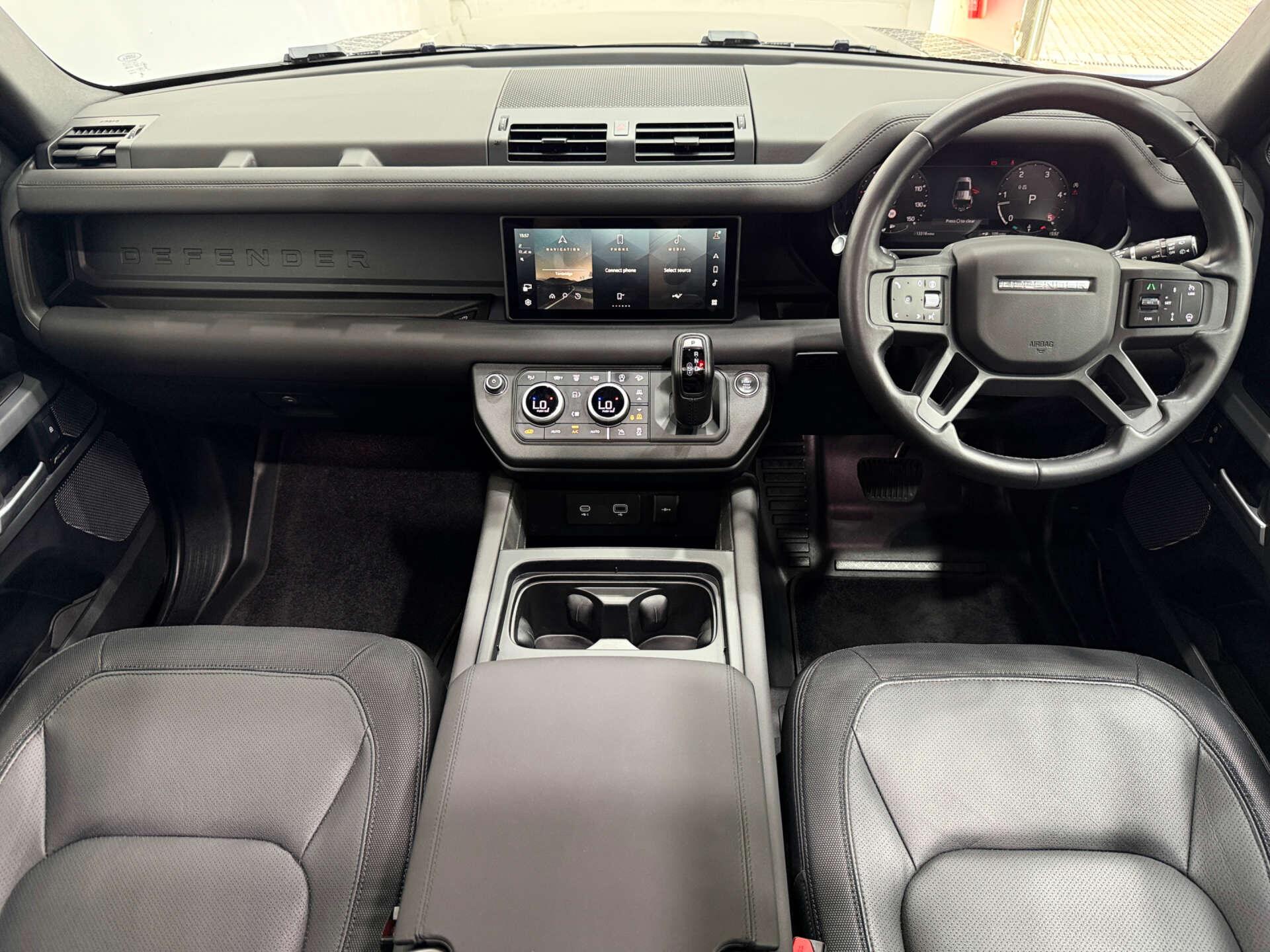 Land Rover Defender view 19