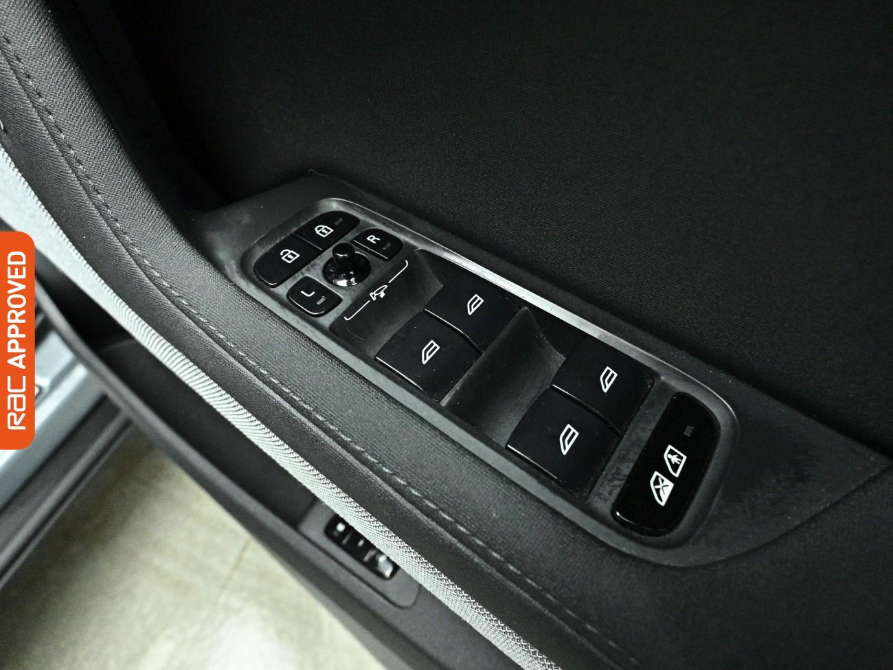 Polestar 2 view 25
