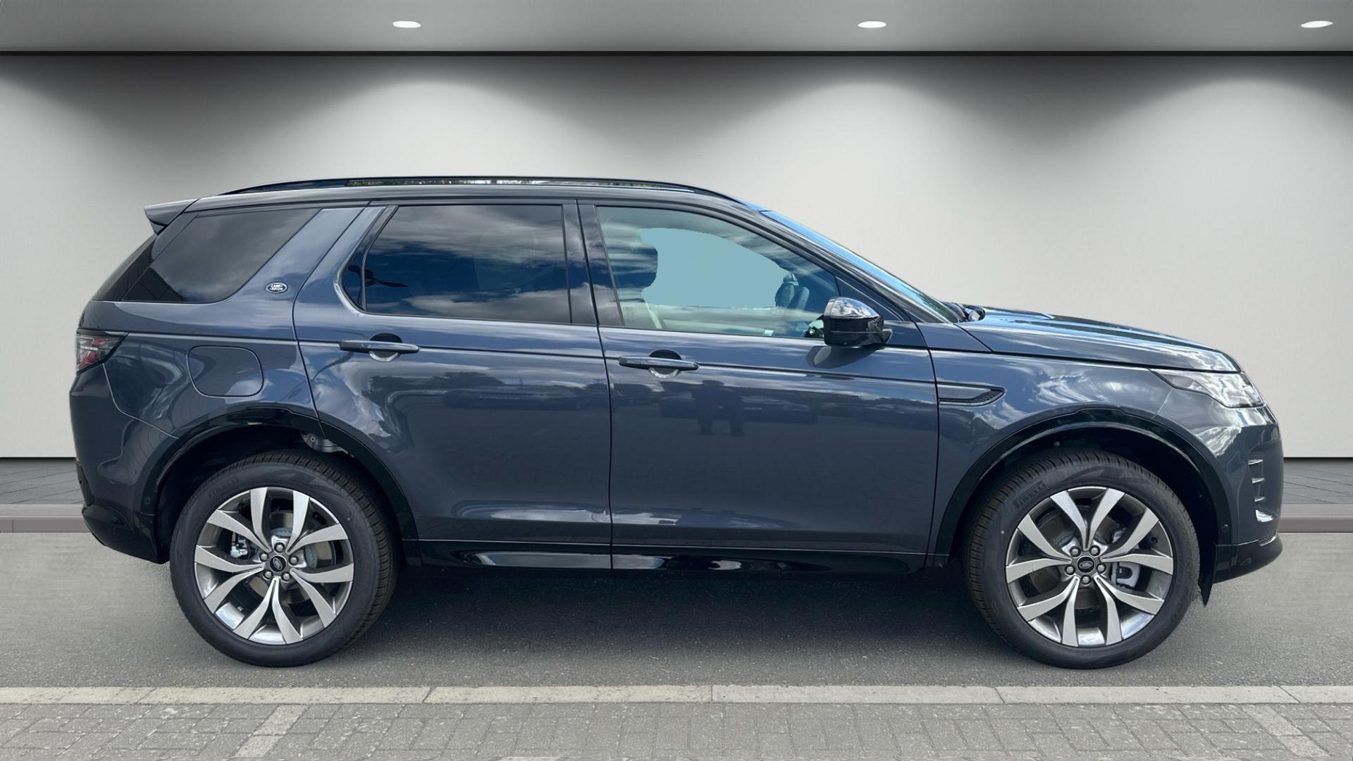 Land Rover Discovery Sport view 2