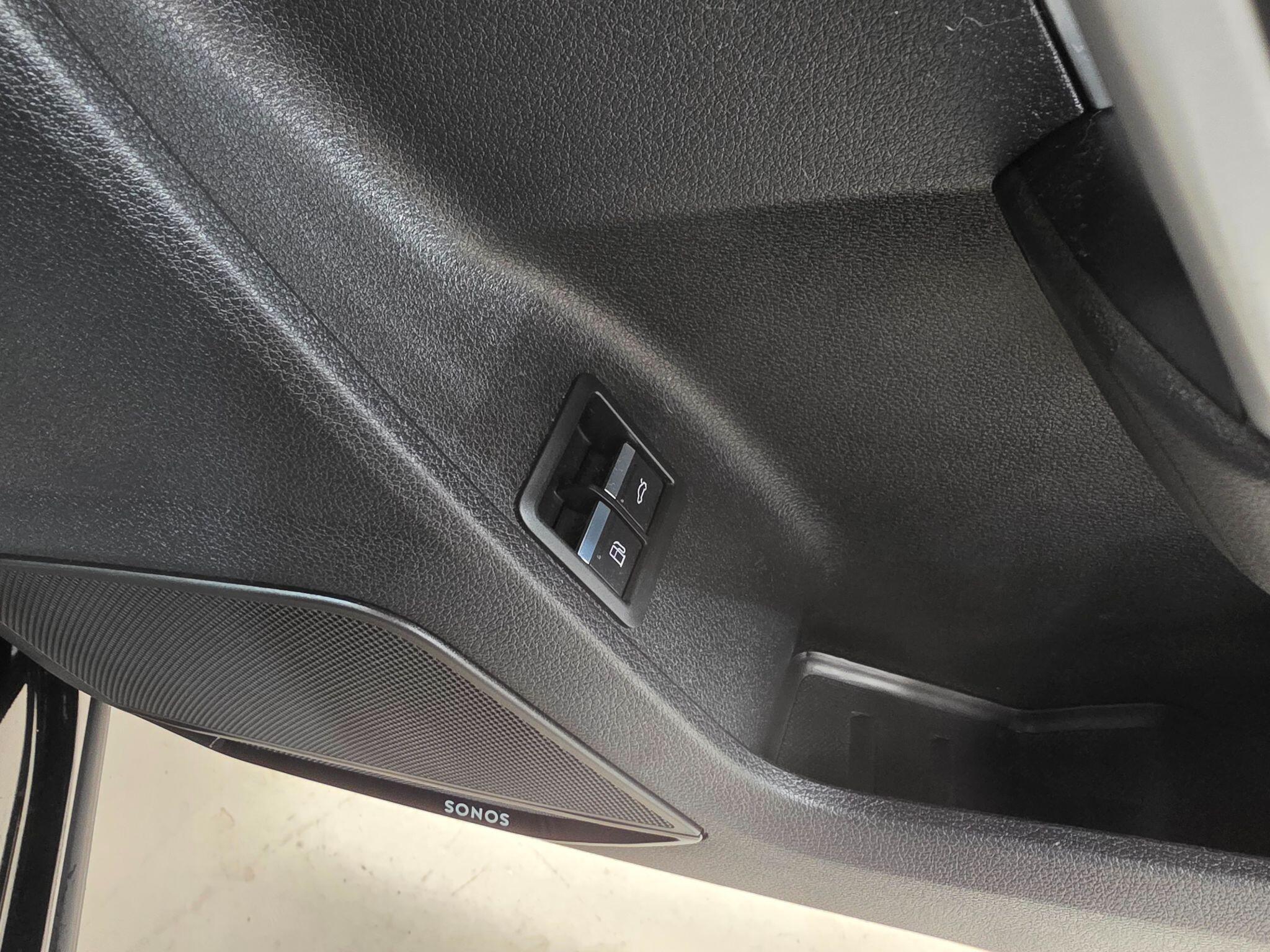 Audi Q3 view 17
