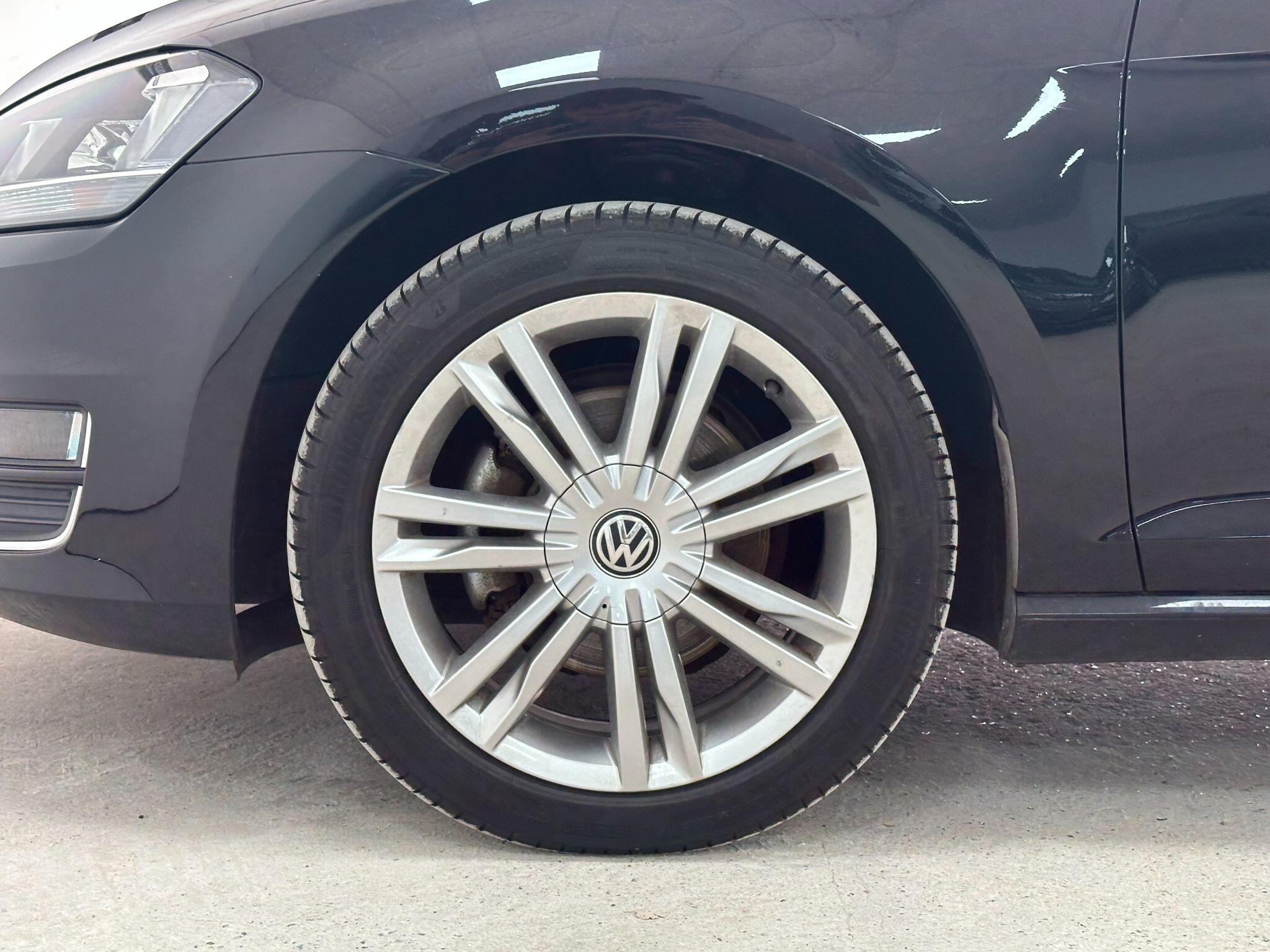 2015 Volkswagen Golf image 38