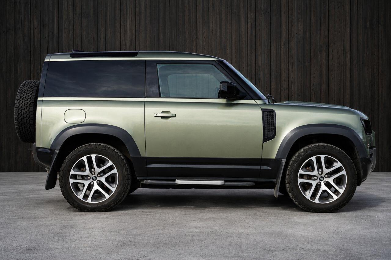 Land Rover Defender view 5