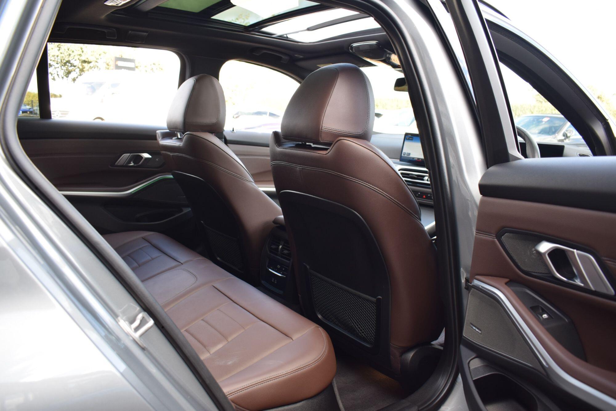 BMW 3 Series view 20