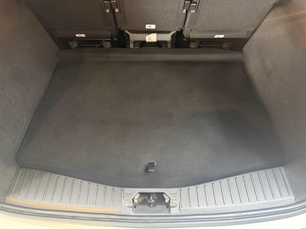 Ford C-Max view 39