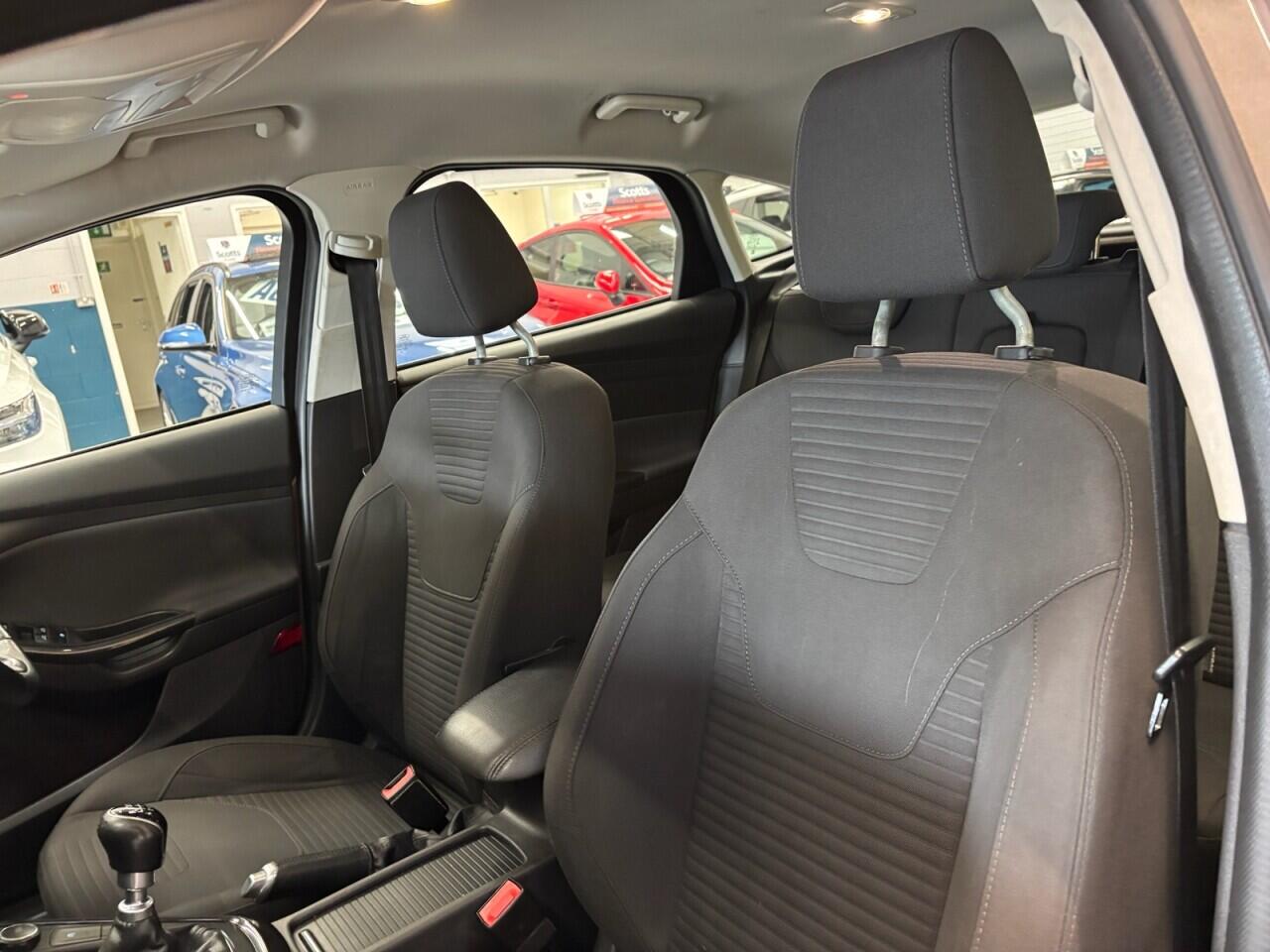 Ford Focus view 26