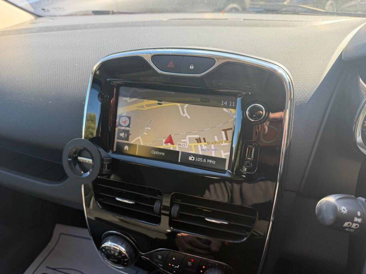 Renault Clio view 9