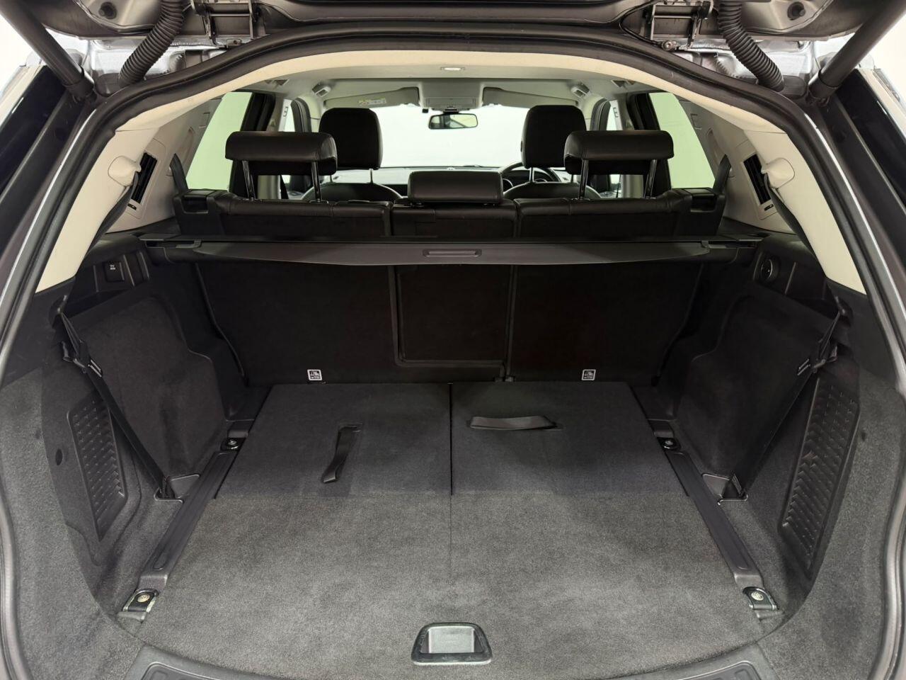 Land Rover Discovery Sport view 41