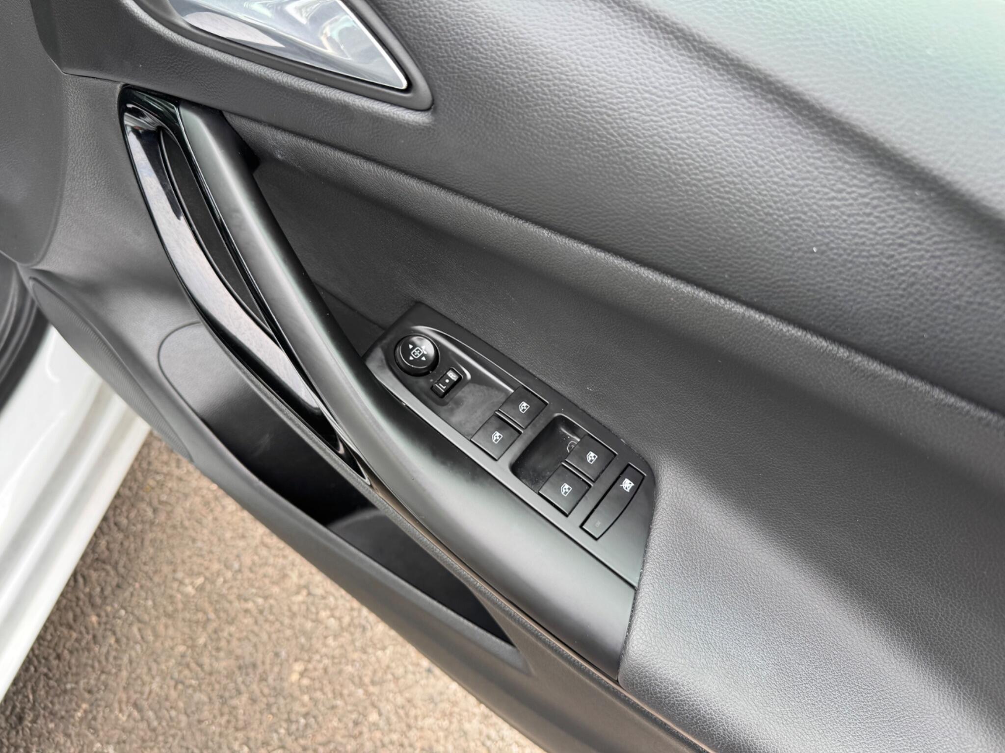 Vauxhall Astra view 25