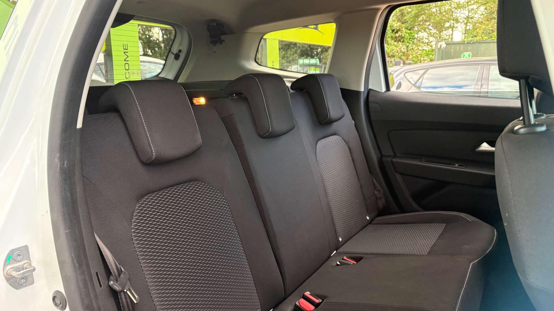 Dacia Duster view 12