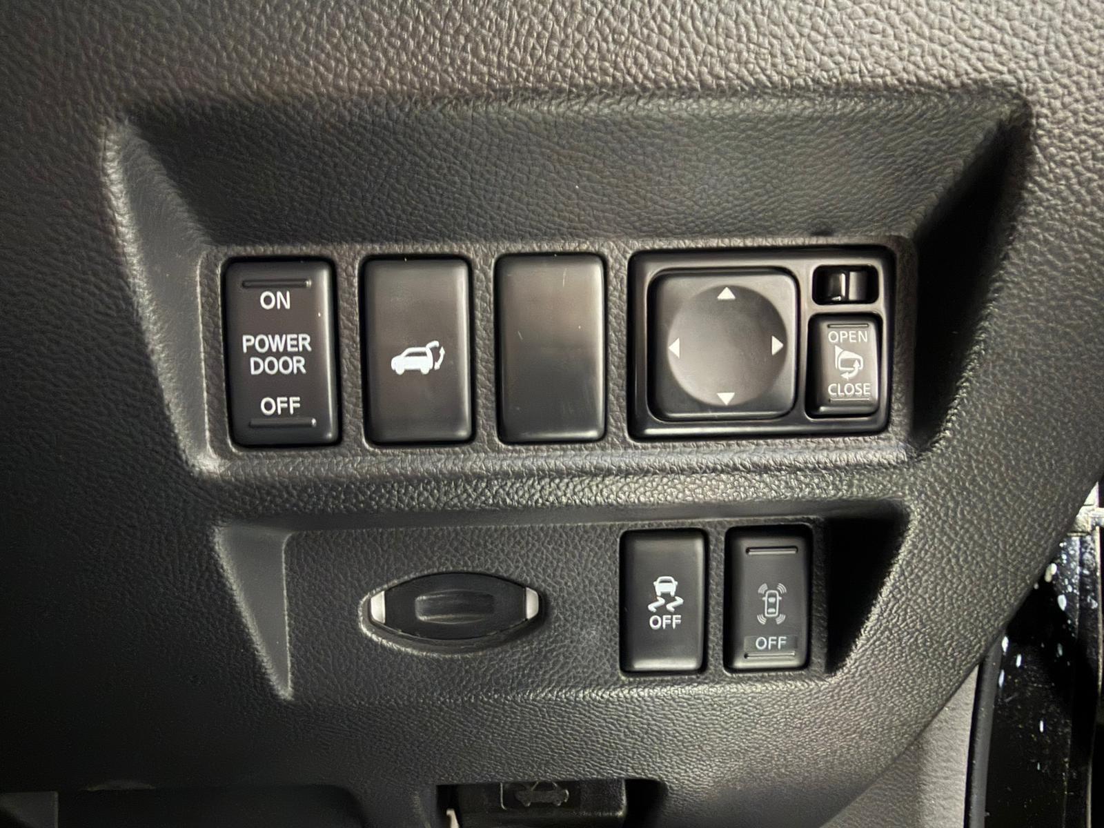 Infiniti QX70 view 20