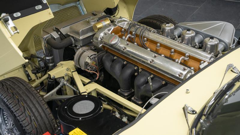 Jaguar E-Type view 19
