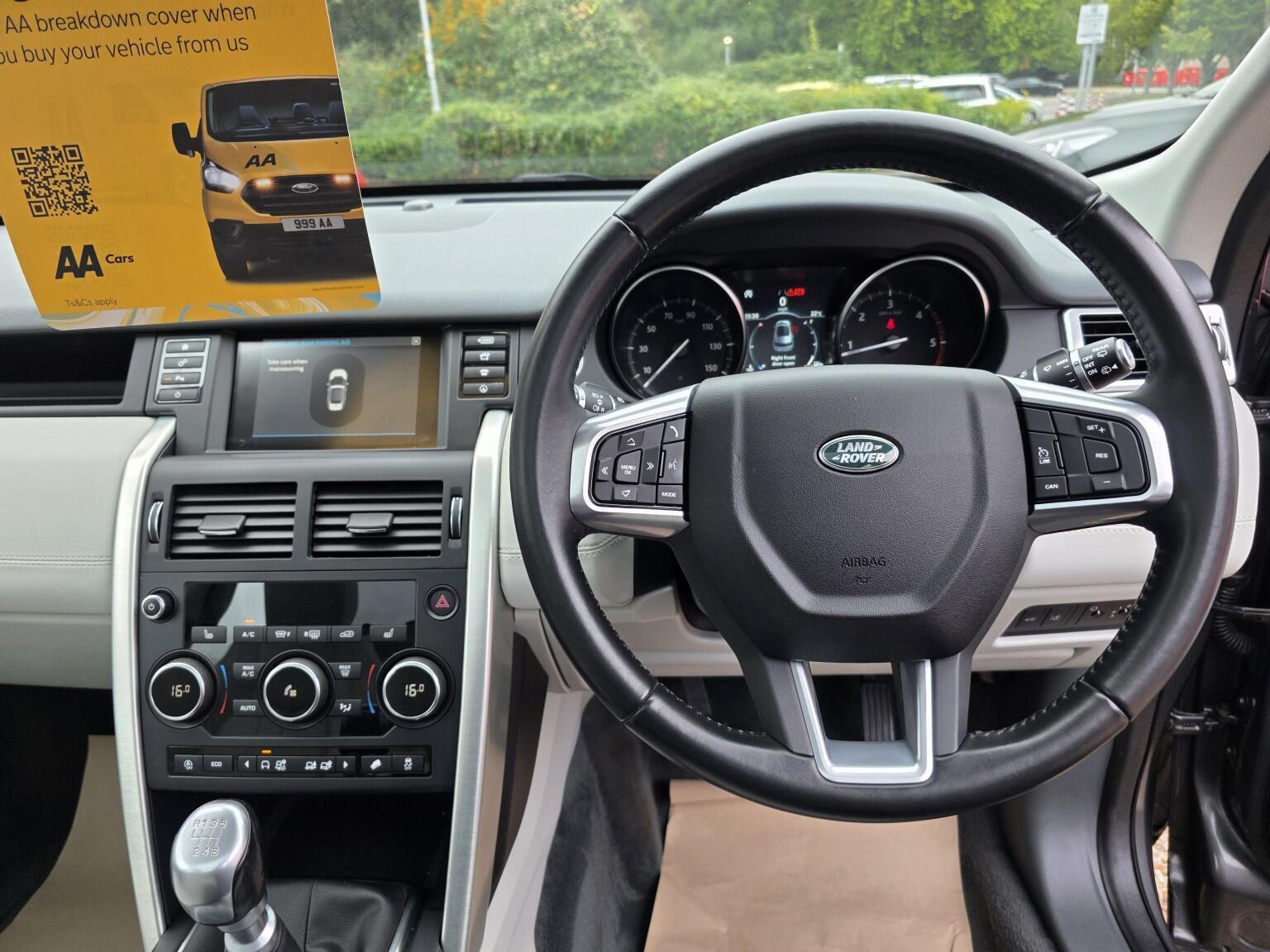 Land Rover Discovery Sport view 14