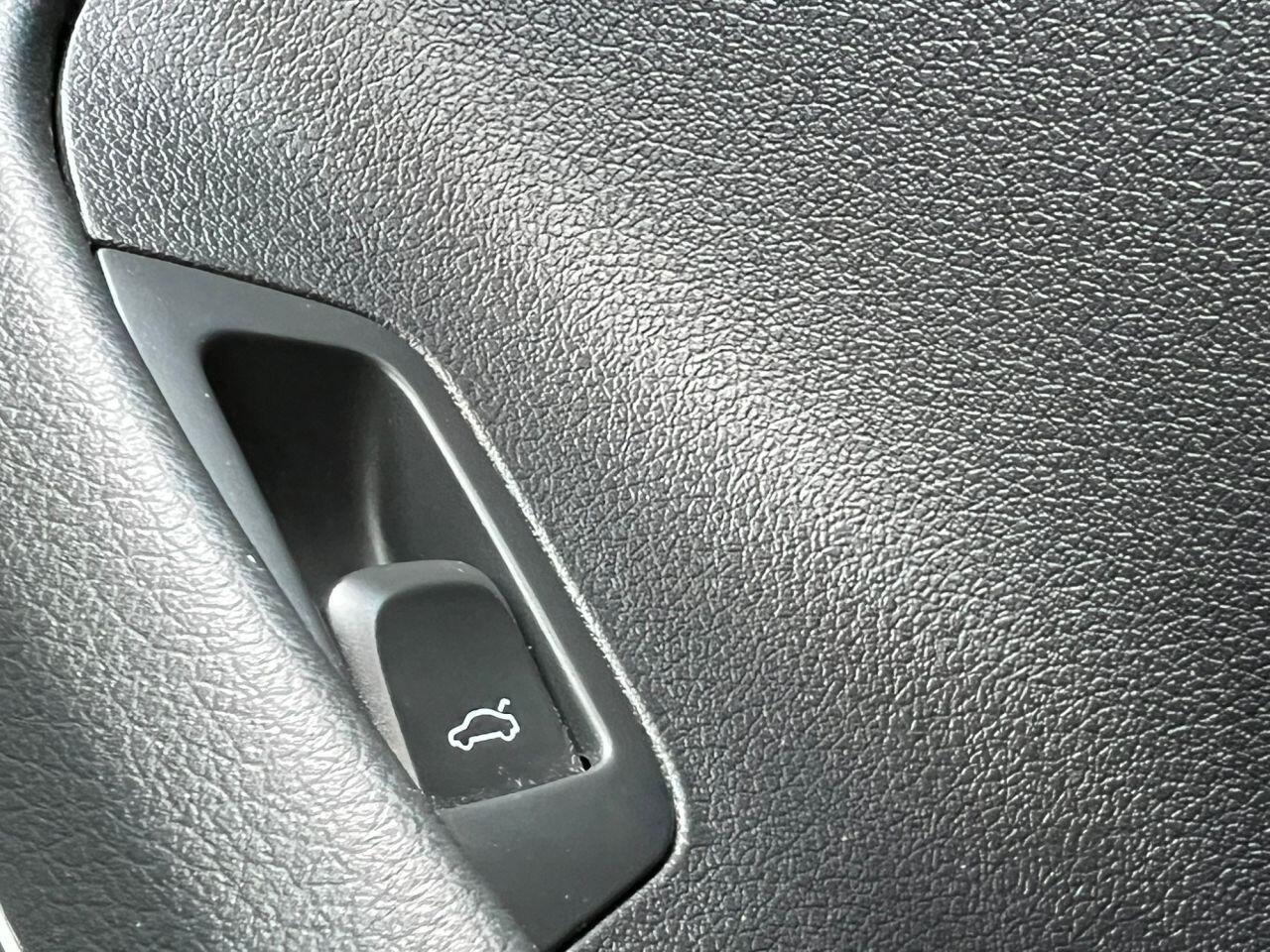 Audi Q3 view 31