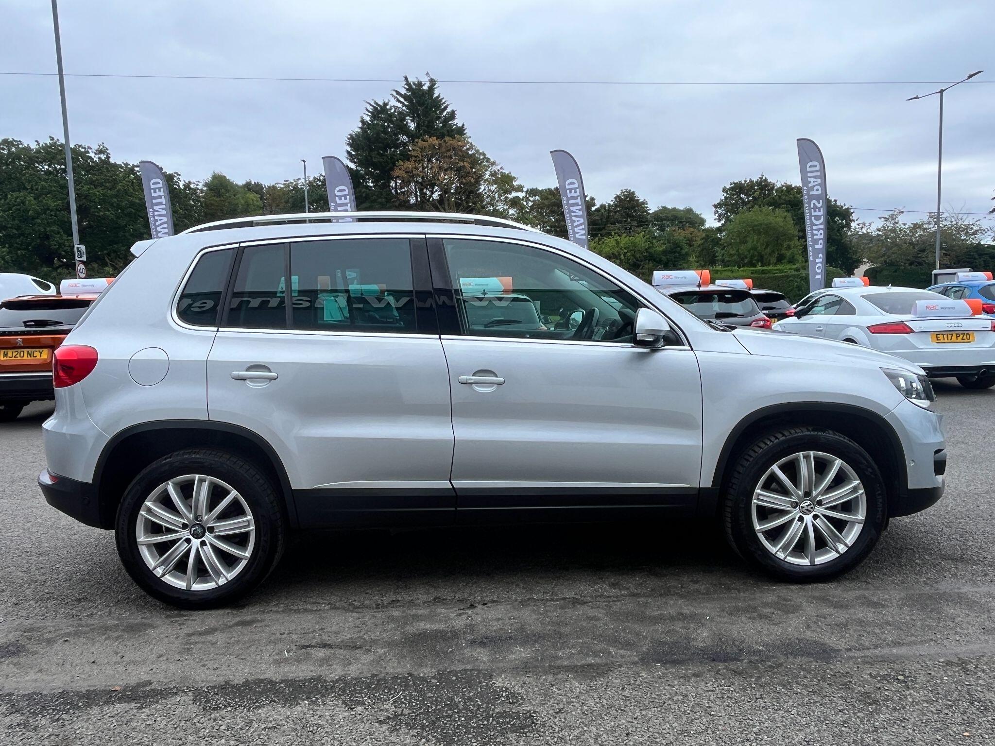 Volkswagen Tiguan view 6