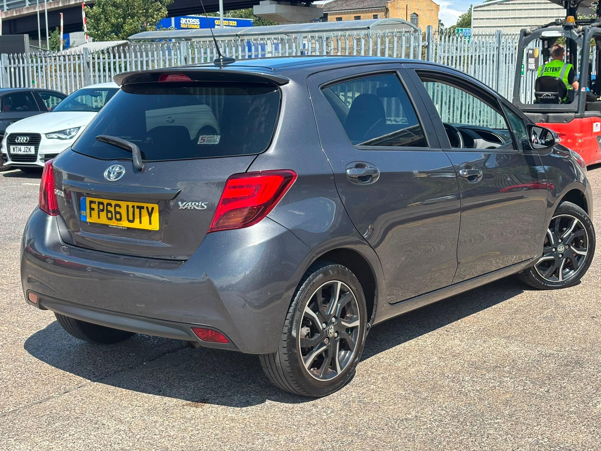 Toyota Yaris view 20