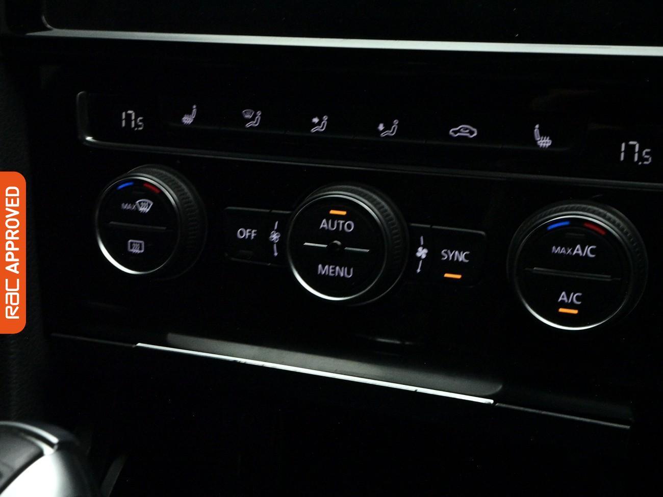 Volkswagen Golf view 14