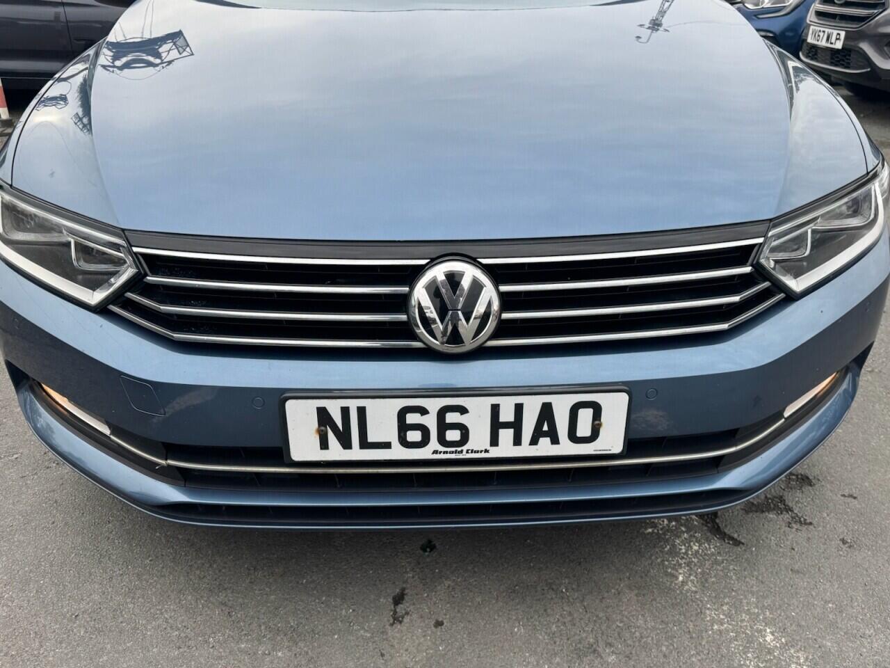 Volkswagen Passat view 37