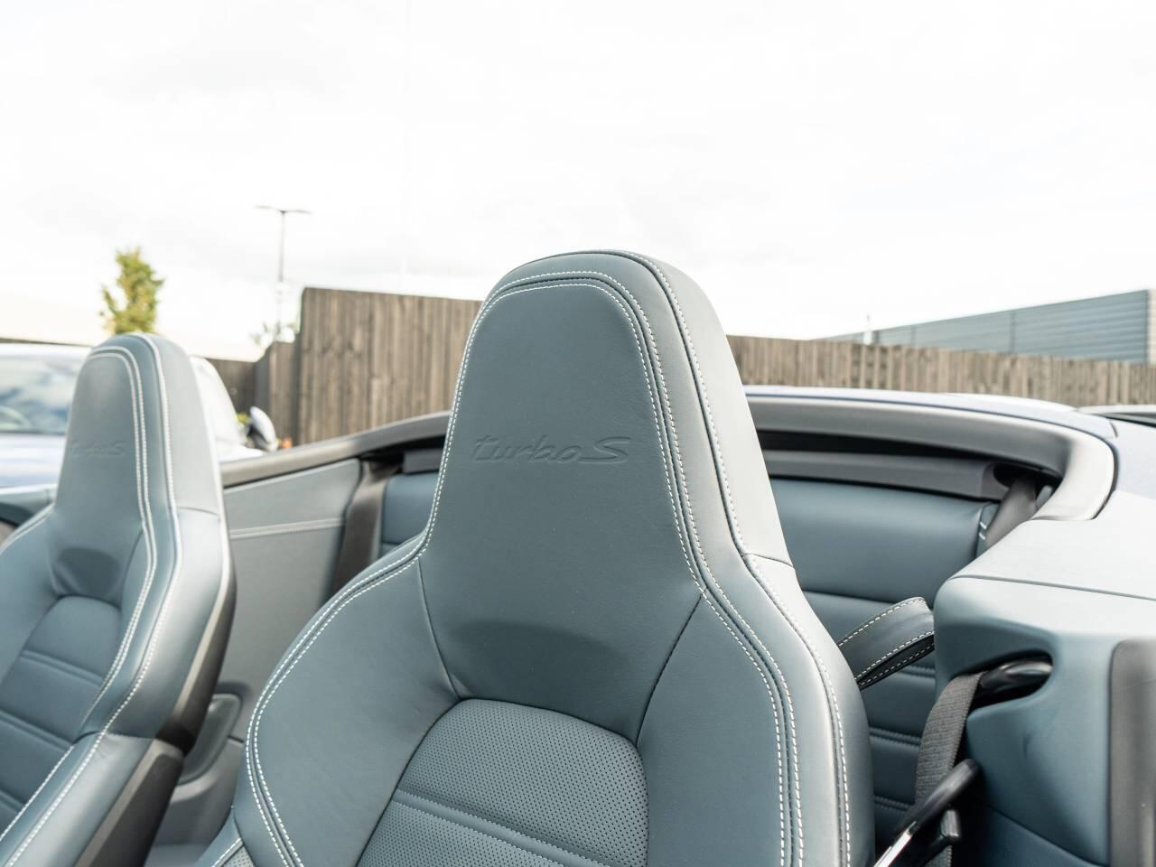Porsche 911 view 43