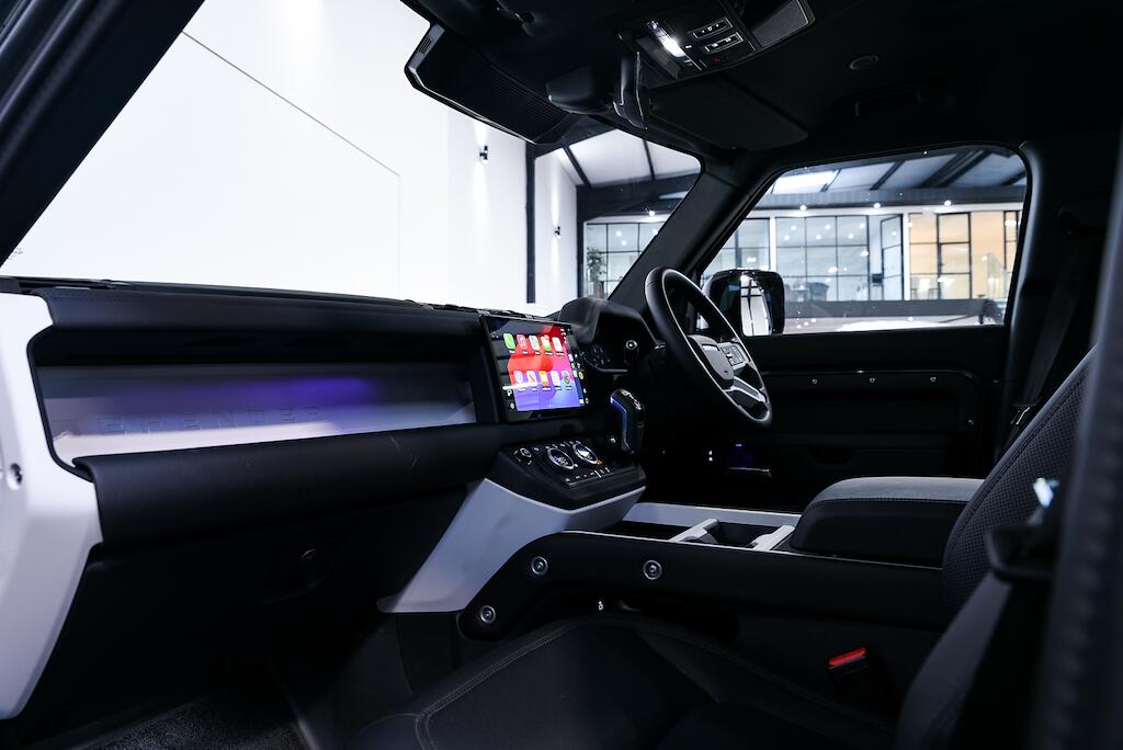 Land Rover Defender view 12