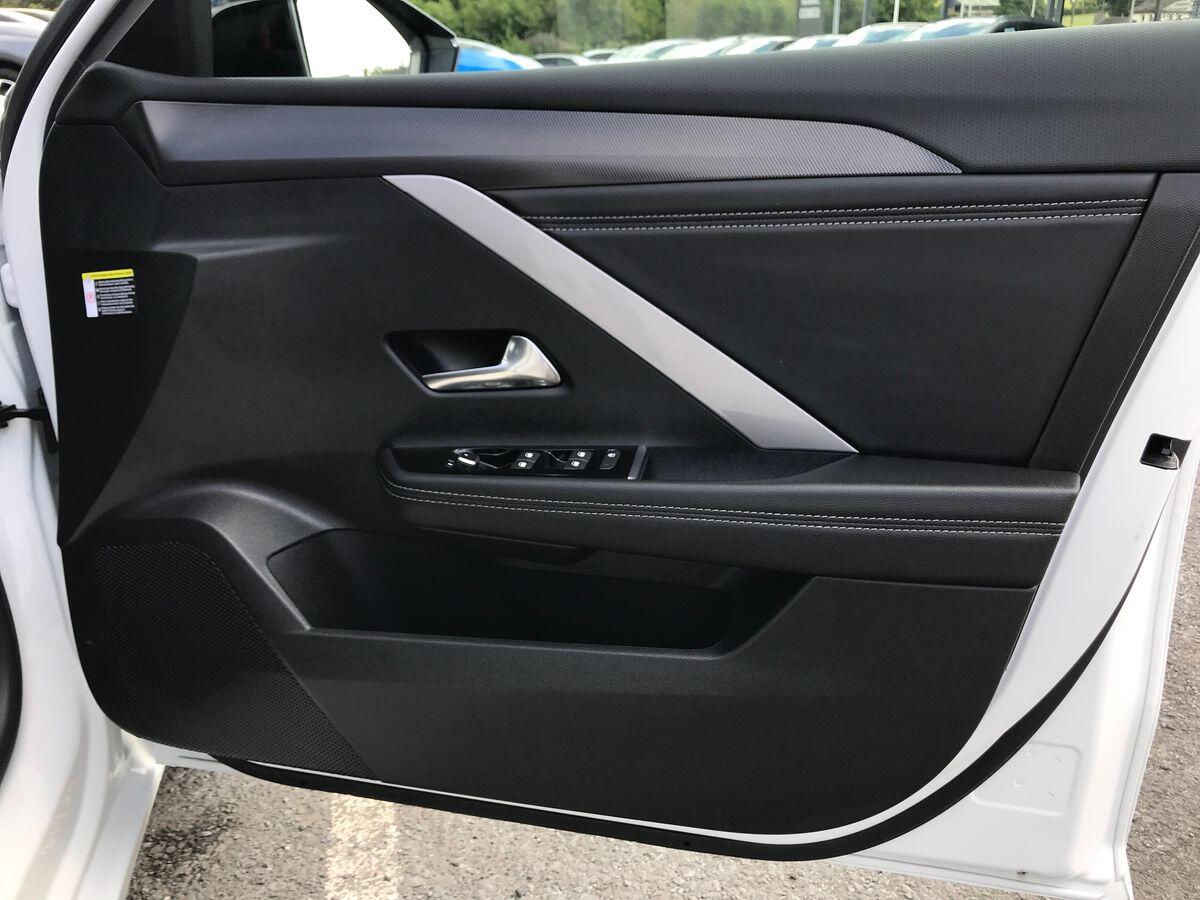 Vauxhall Astra view 17