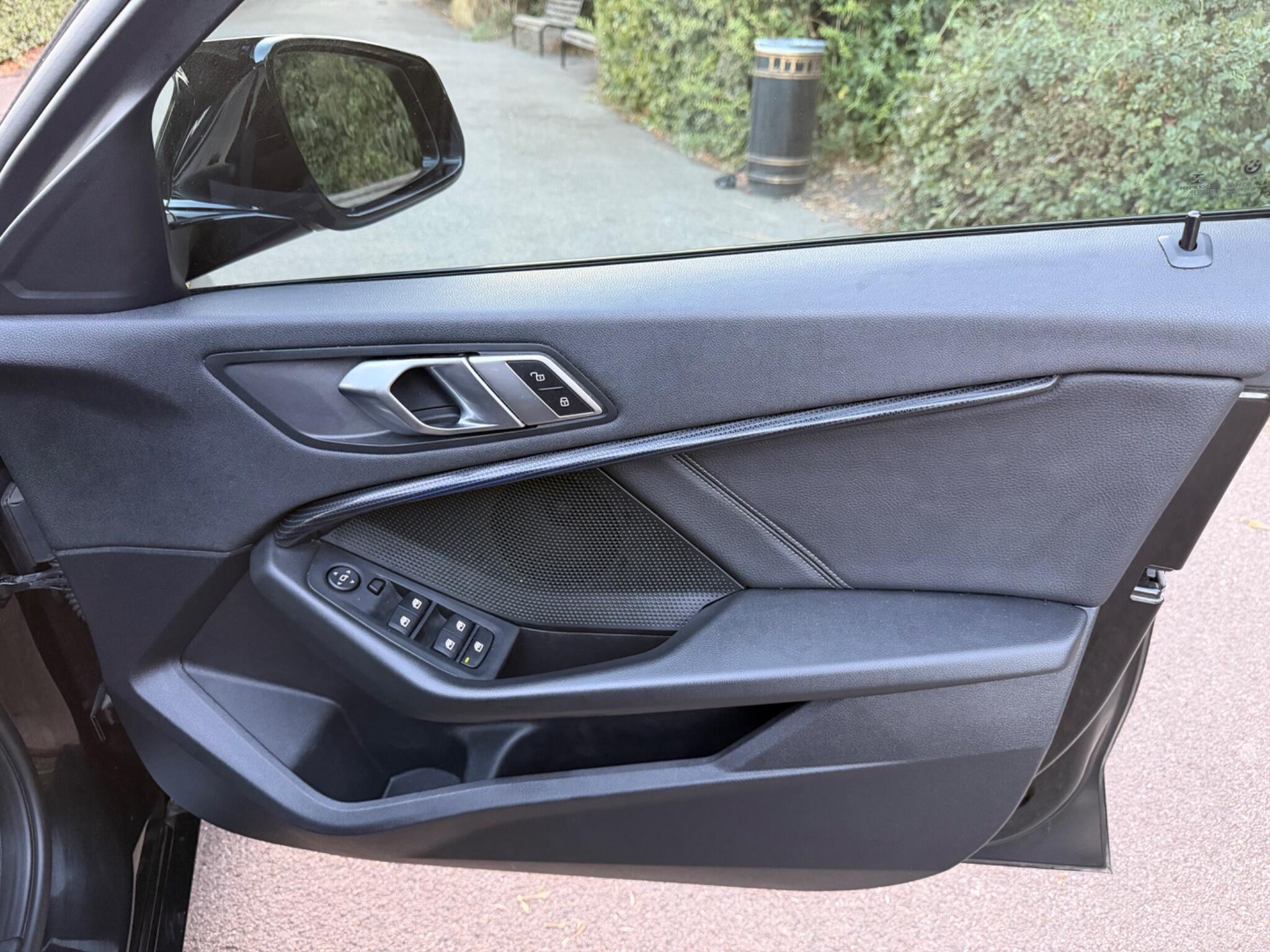 BMW 1 Series view 32