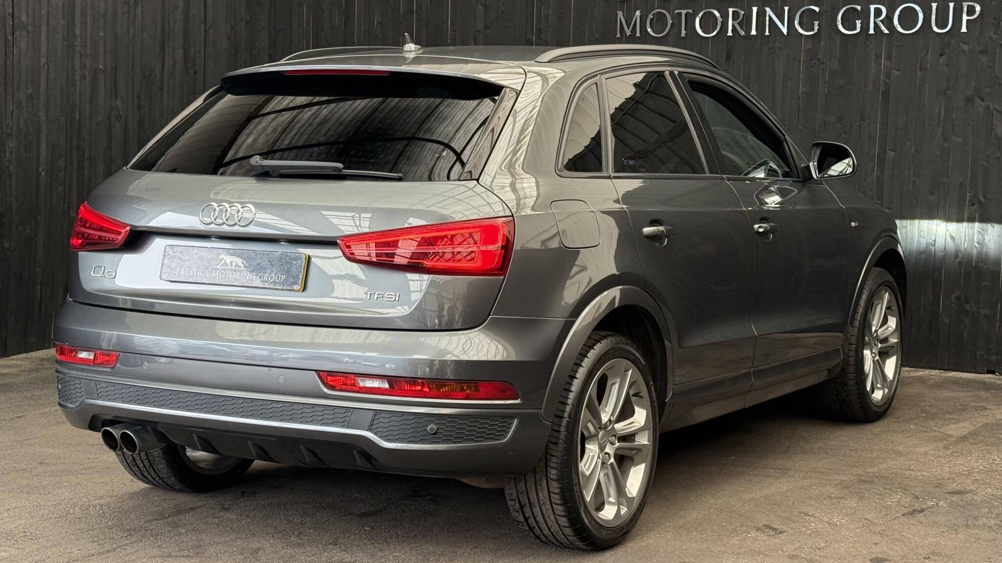 Audi Q3 view 18