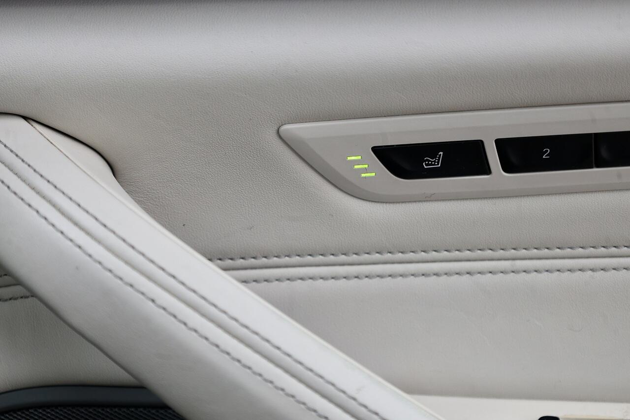BMW 5 Series view 20