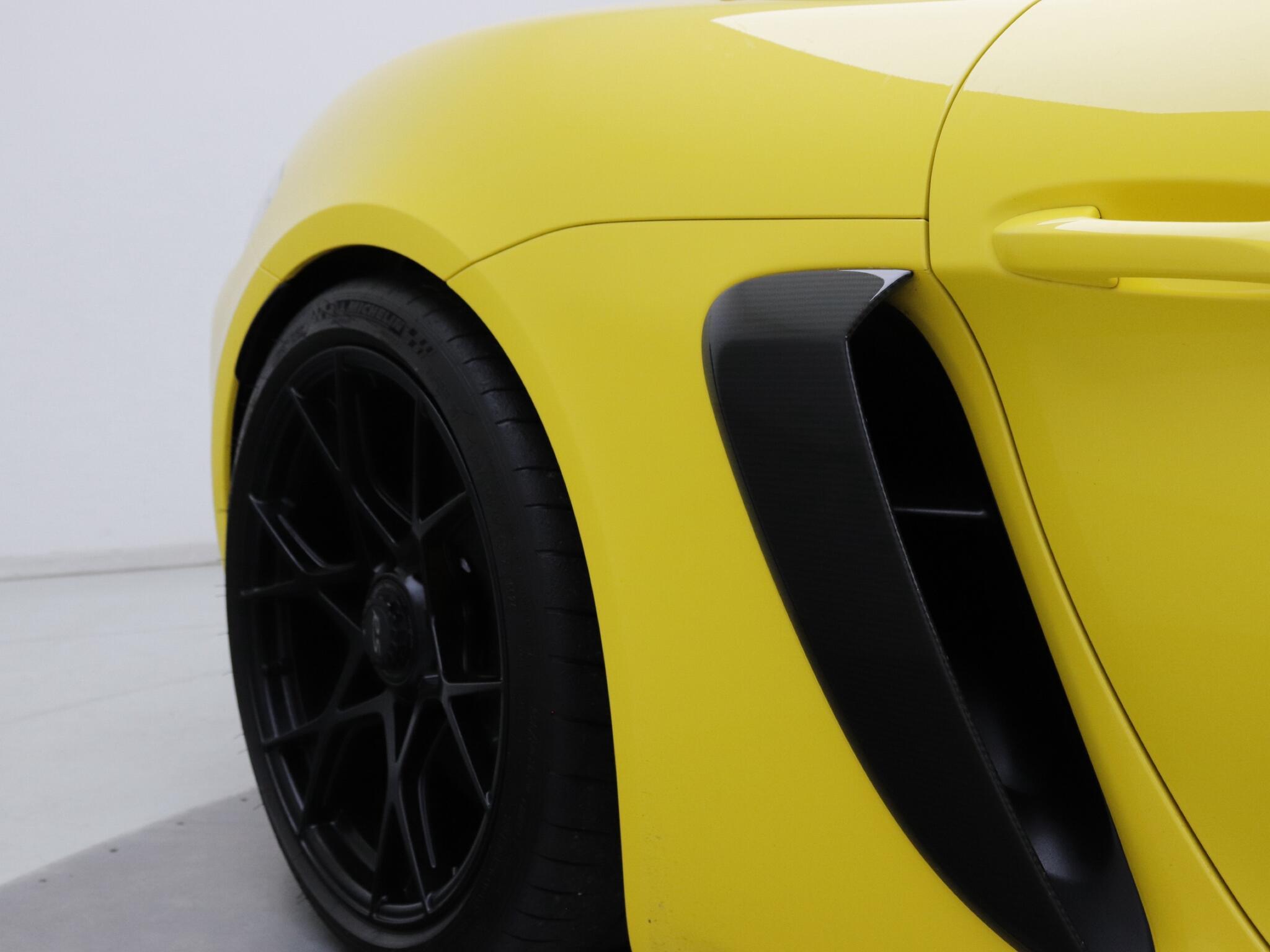 Porsche 718 Spyder view 40