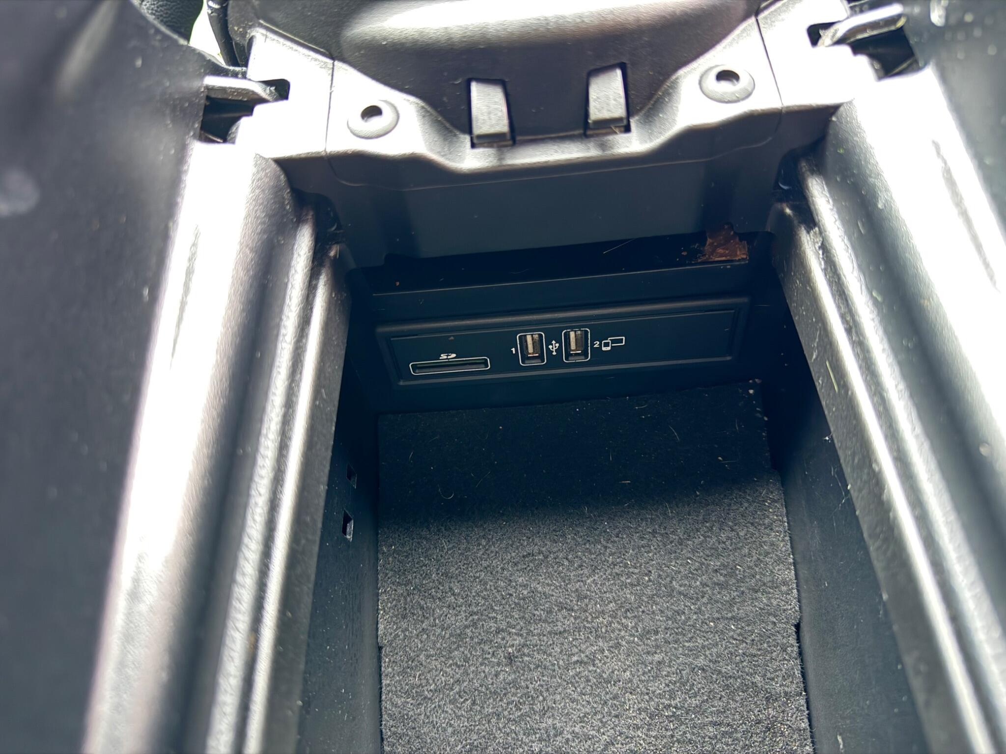 Mercedes-Benz E-Class view 33