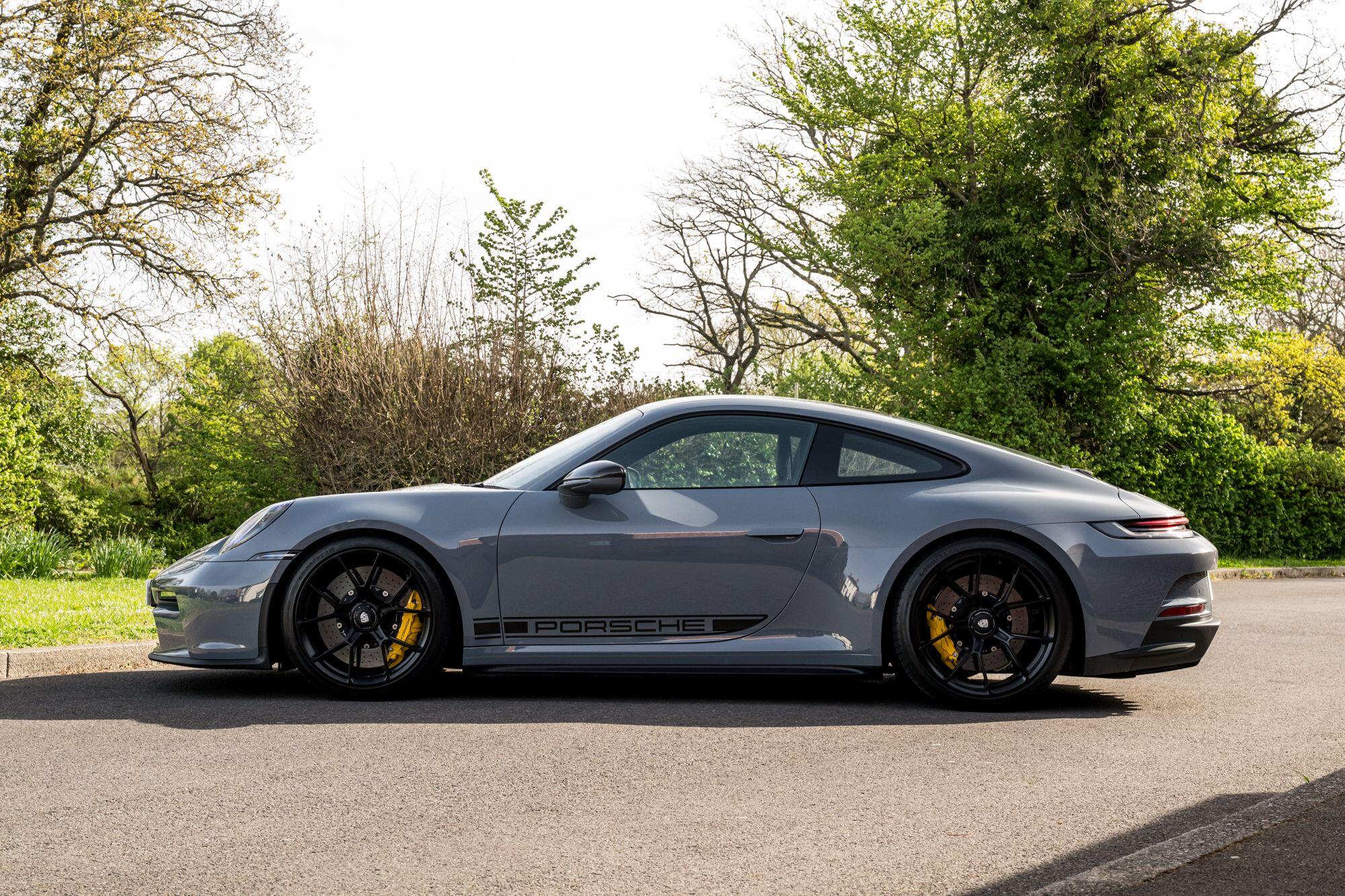 Porsche 911 view 4