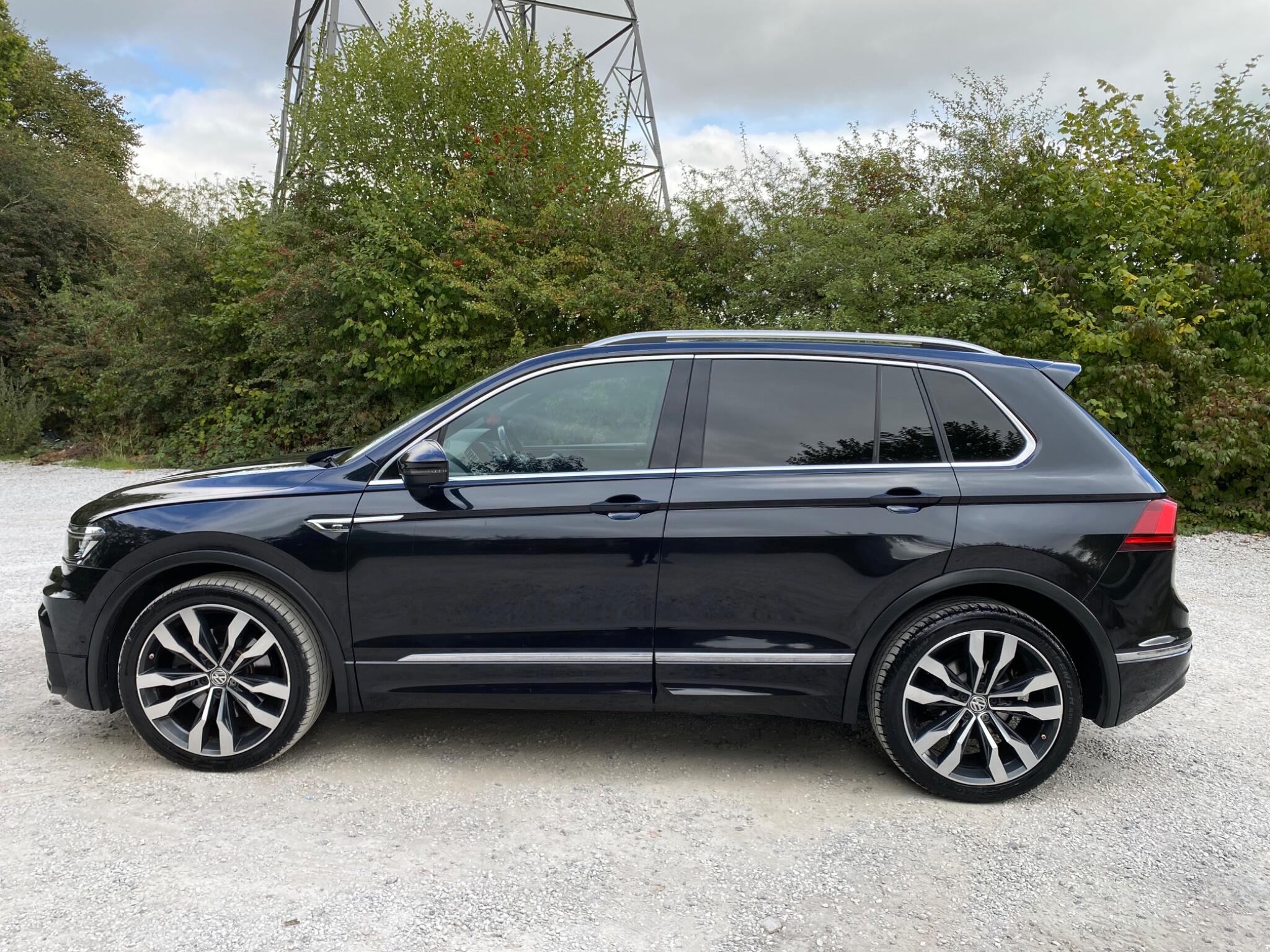 Volkswagen Tiguan view 4