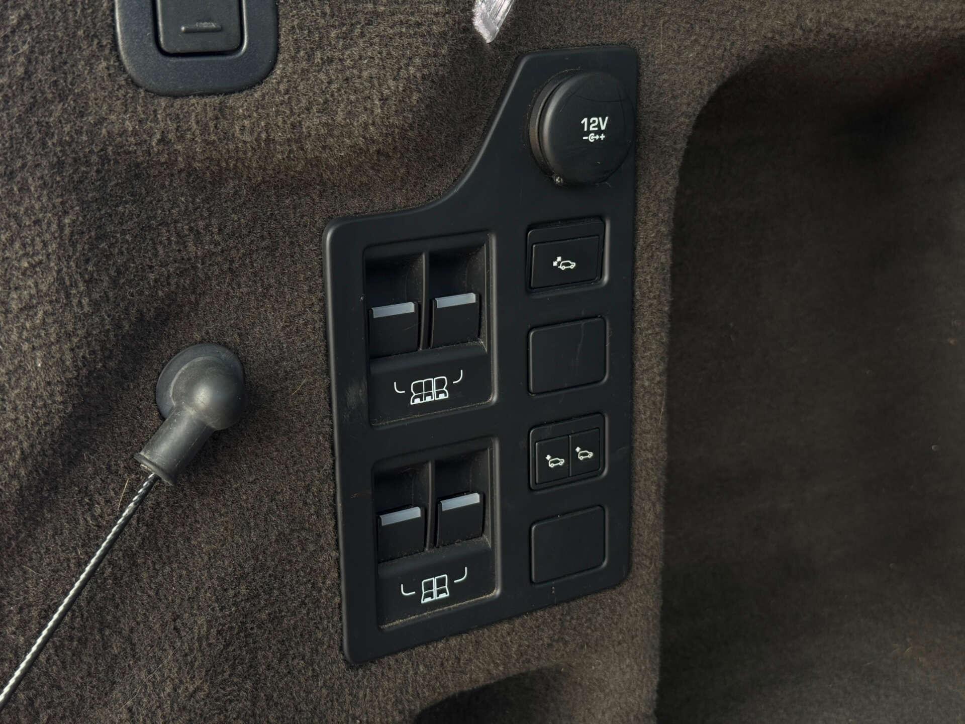 Land Rover Discovery 3 view 33