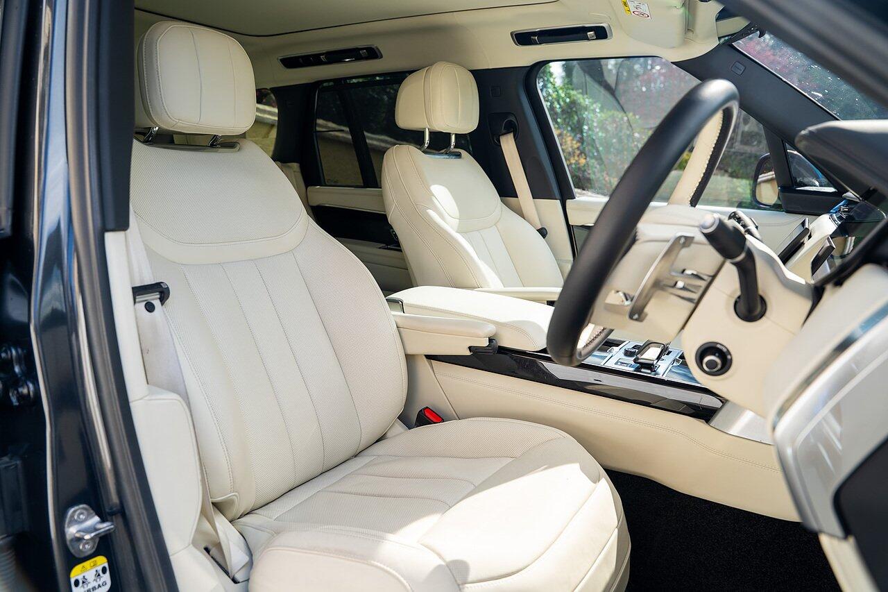 Land Rover Range Rover view 43