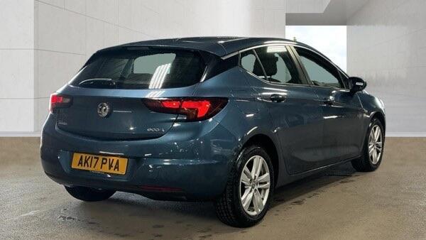 Vauxhall Astra view 4