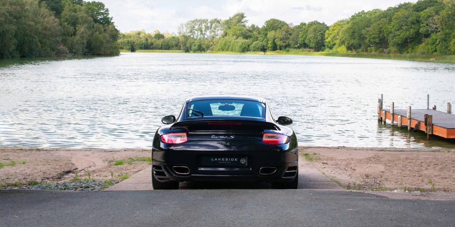 Porsche 911 view 5