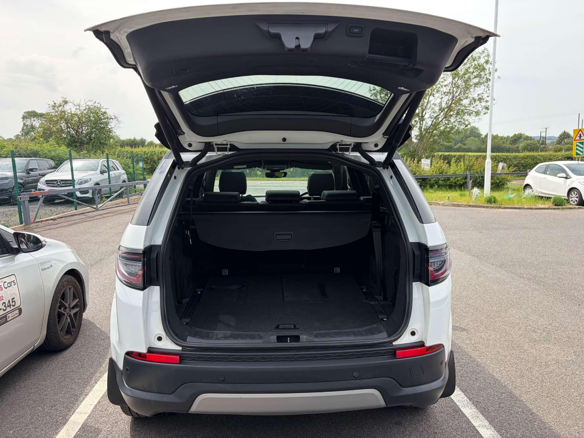 Land Rover Discovery Sport view 24