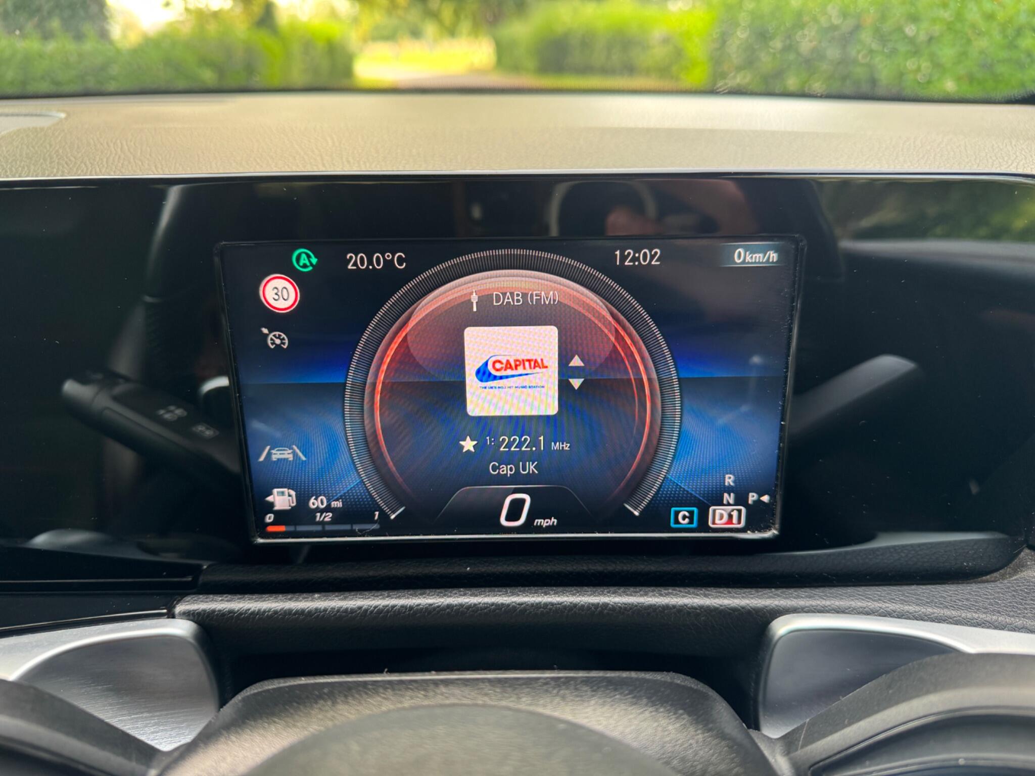 Mercedes-Benz GLB view 61