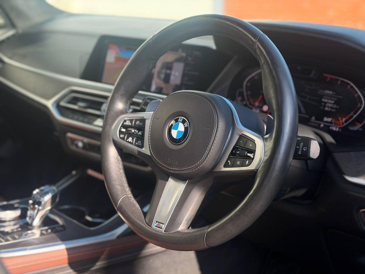 BMW X7 view 9