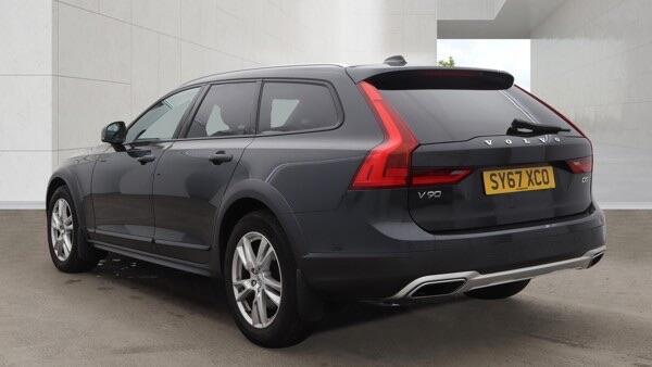Volvo V90 Cross Country view 4